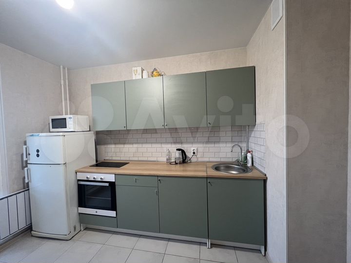 2-к. квартира, 57 м², 14/17 эт.