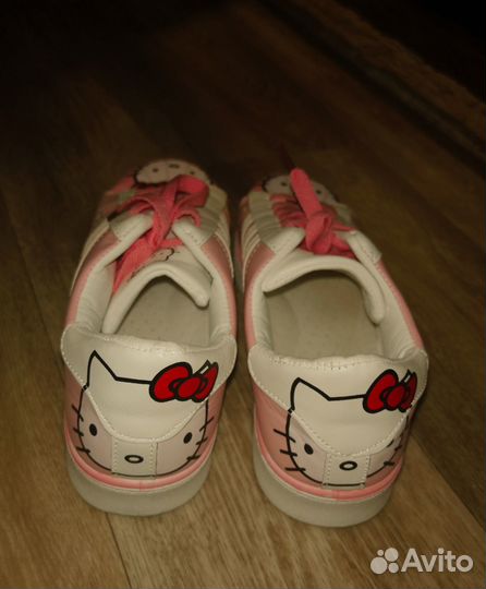 Adidas x Hello Kitty