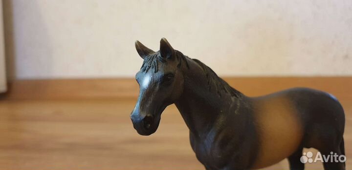 Коллекционная фигурка лошади Schleich