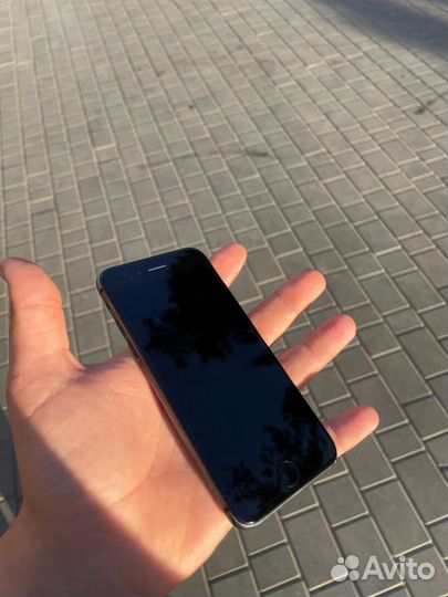 iPhone 8, 64 ГБ
