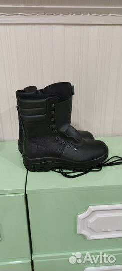 Ботинки с высоким берцем