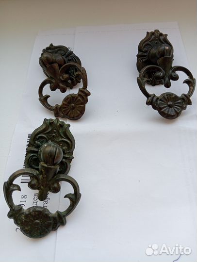 Ручки к дверцам шкафа