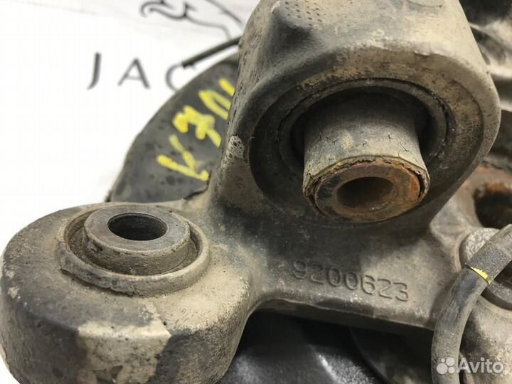 Кулак поворотный задний левый Volvo S60 S80 XC70