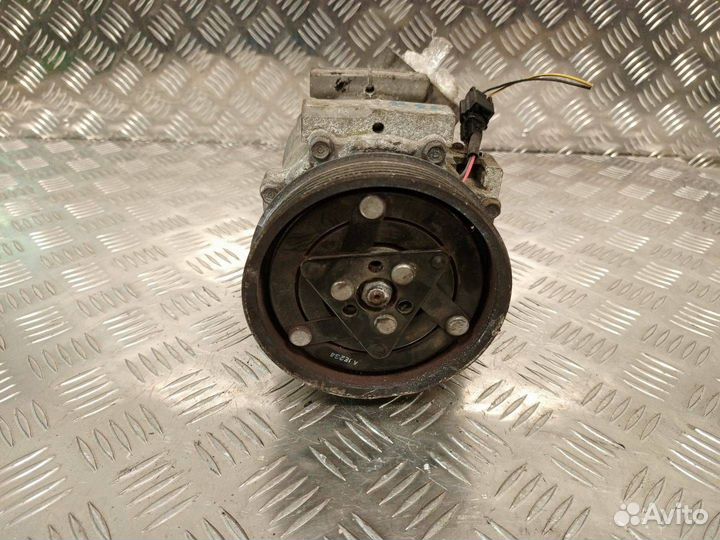 Компрессор кондиционера Renault Duster 926009865R