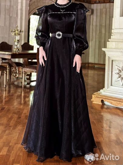 Черное платье в пол