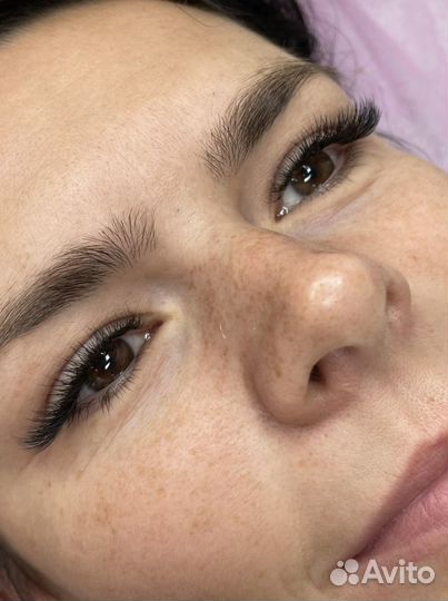 Наращивание ресниц и оформление бровей