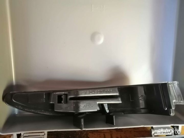 Поворотник в зеркало vesta