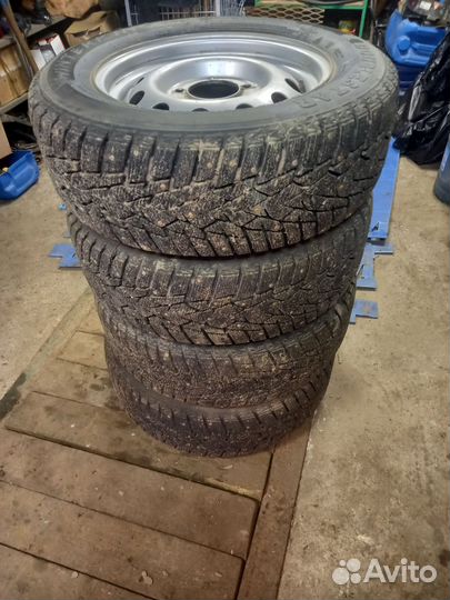 DoubleStar RW86 215/65 R16 98