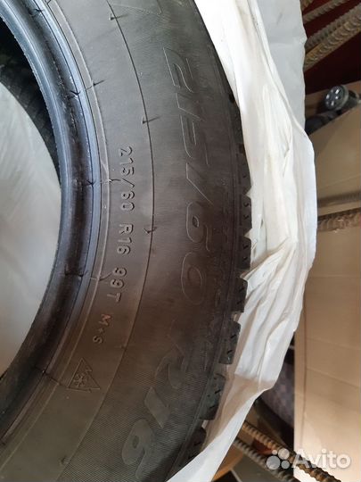 Pirelli Ice Zero 215/60 R16