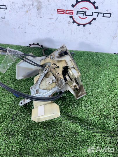 Замок боковой двери передний правый Toyota Celica