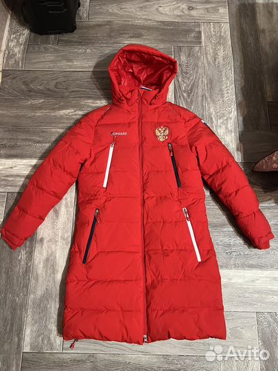 Красный пуховик Forward