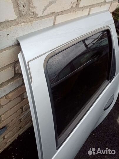 Задняя левая дверь Renault Duster