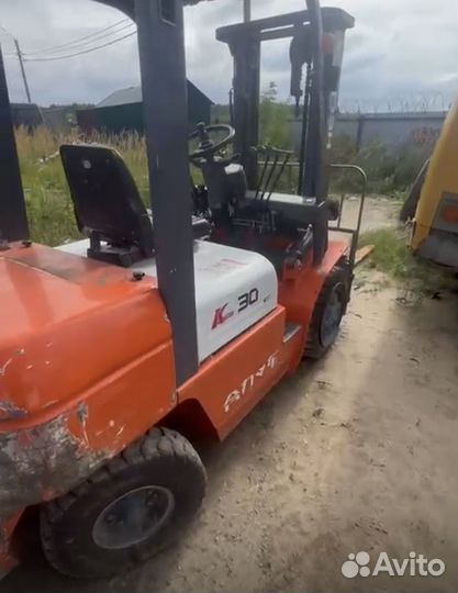 Вилочный погрузчик