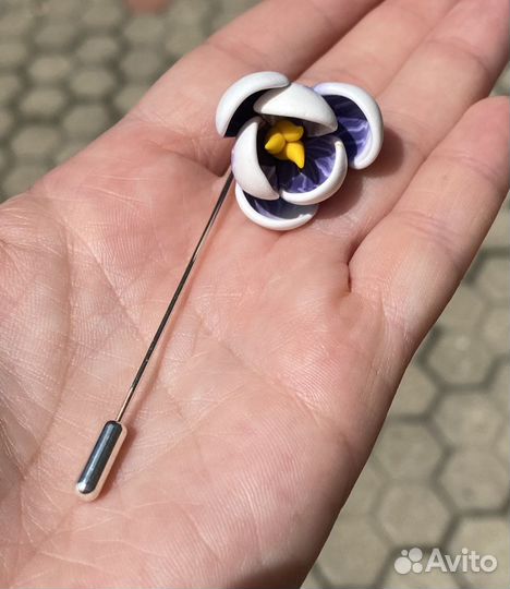 Брошь крокус