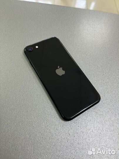 iPhone SE, 128 ГБ