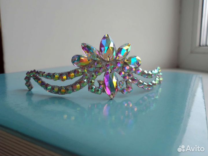 Украшение корона на кичку на пучок для гимнастики