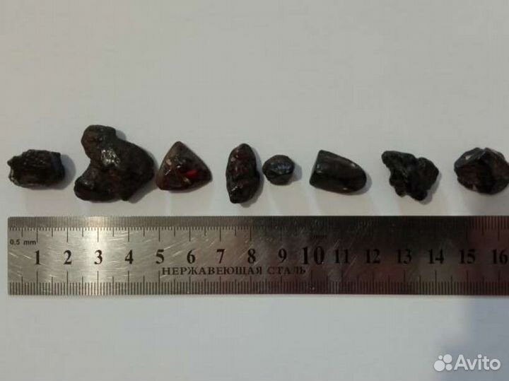 Янтарь черный необработанный