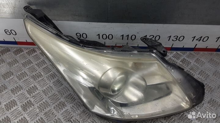 Фара правая Toyota Avensis