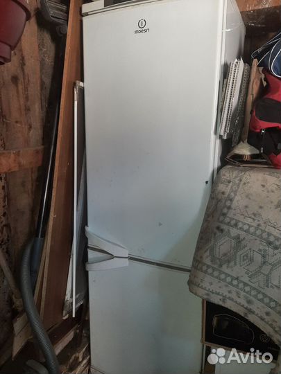 Продаю холодильник indesit