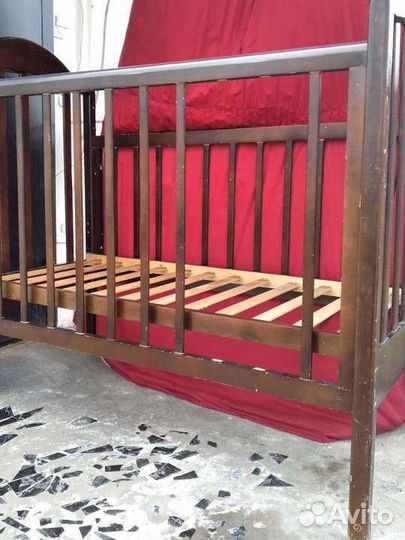 Детская кроватка