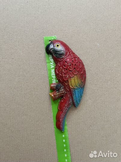 Попугай - магнит на холодильник