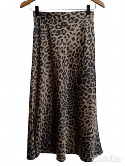 Комплект одежды 1: Шелковая юбка миди и топ лапша