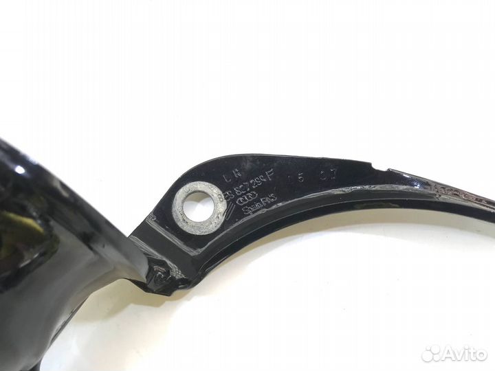 Петля багажника левая Audi A4 B7 Avant