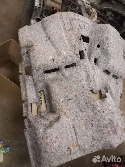 Шумоизоляция пола Skoda Yeti 2011