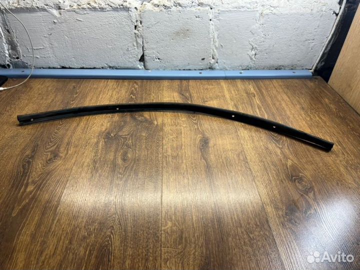 Уплотнительная резинка капота Ford Mondeo III 2.0