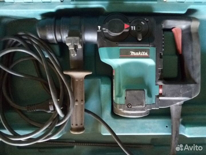 Перфоратор Макита HR3000C