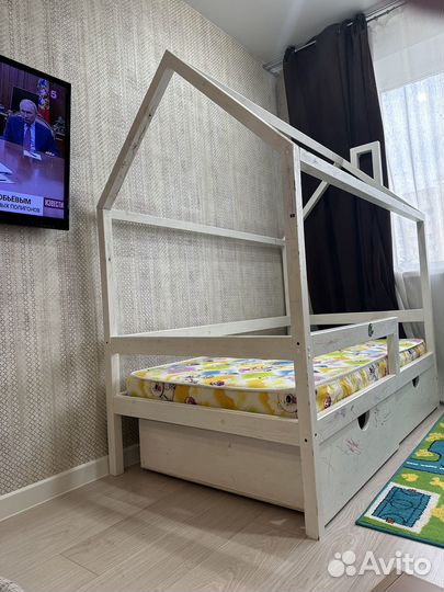 Детская кроватка 