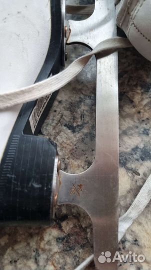 Коньки фигурные, 33 р