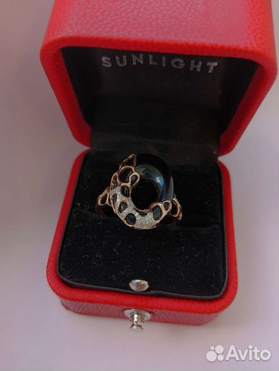 Золотое кольцо с бриллиантами и Ониксом