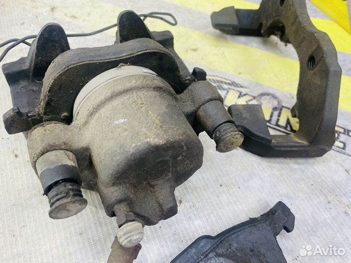 Суппорт передний правый Форд Фокус 2 Focus