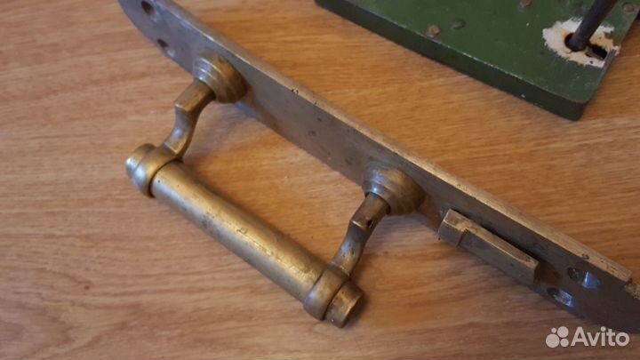 Дверная ручка с замком старинная