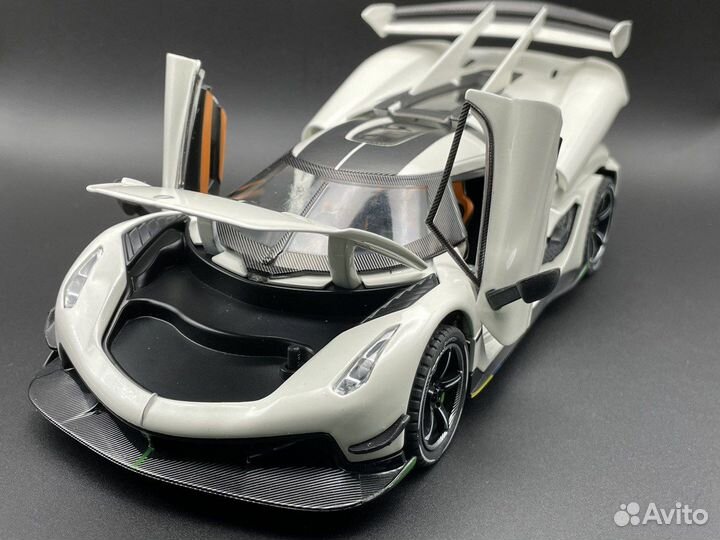 Модель автомобиля Koenigsegg металл 1:24