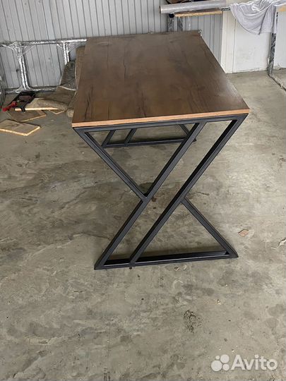 Компьютерный стол в стиле лофт