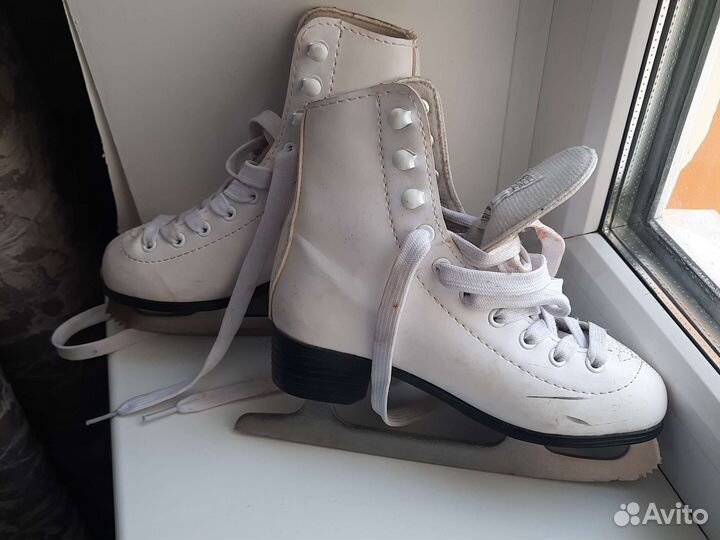 Коньки фигурные для девочки