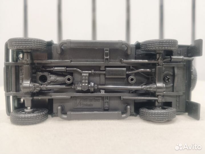 Модель land rover defender 1:43