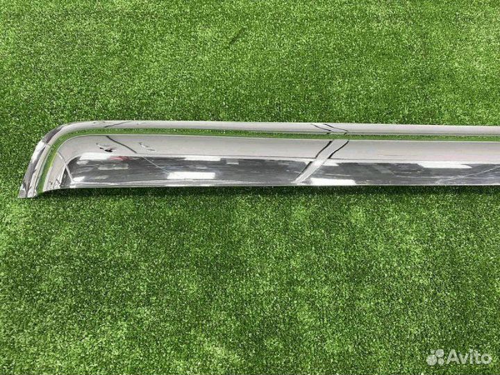 Ветровик передний правый Isuzu Elf NKR66 4HF1 1997