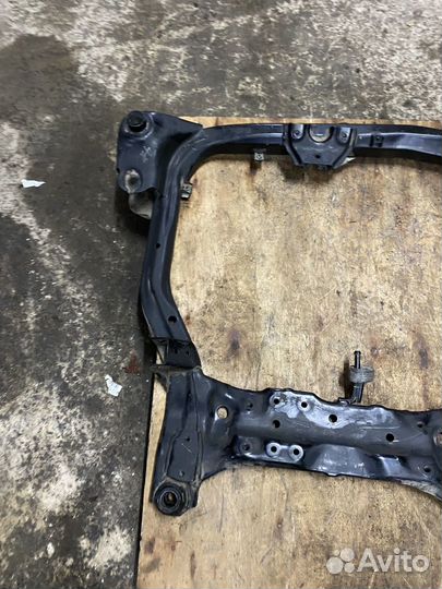 Подрамник двигателя Kia Ceed