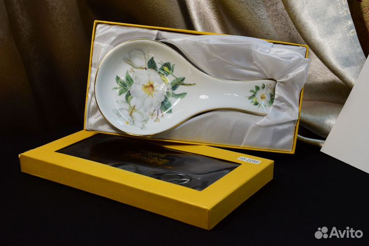 Фарфоровая ложка Lefard для сервировки