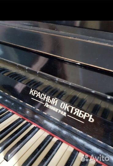 Пианино Красный октябрь