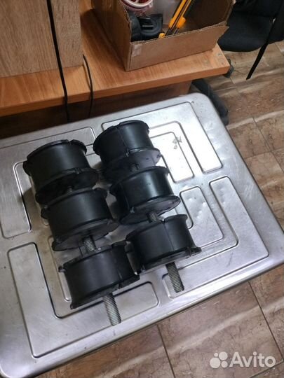 Амортизаторы катков hamm 06119394