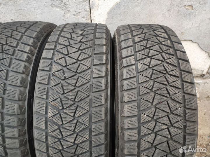 Bridgestone Blizzak DM-V2 235/65 R18