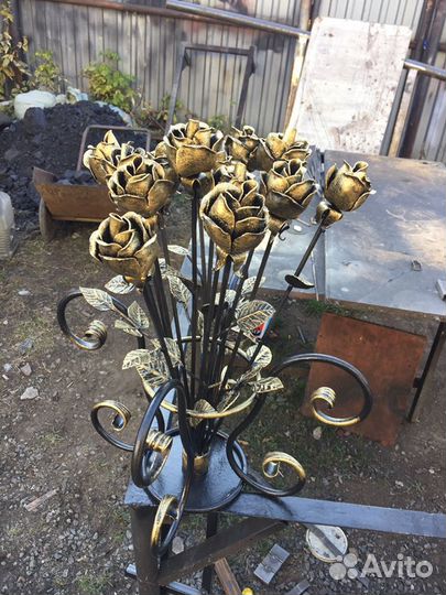 Роза кованая