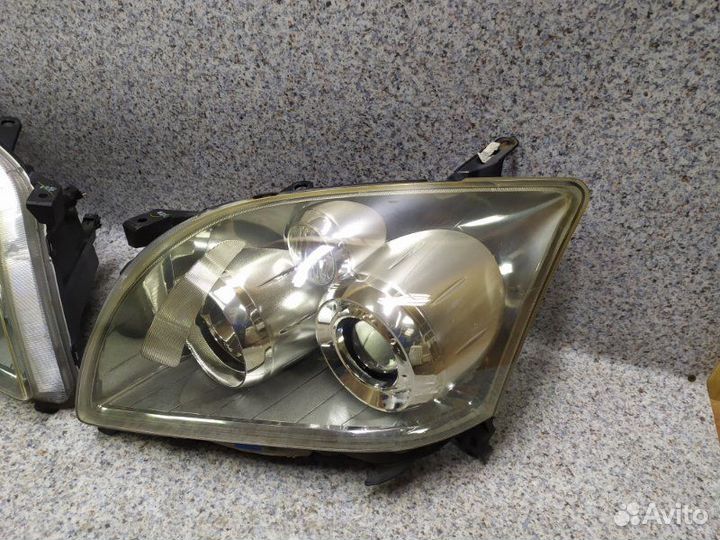 Фара передняя Toyota Avensis T250 2007