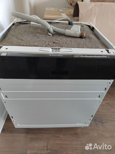 Посудомоечная машина встр. Еlectrolux. Размер 60