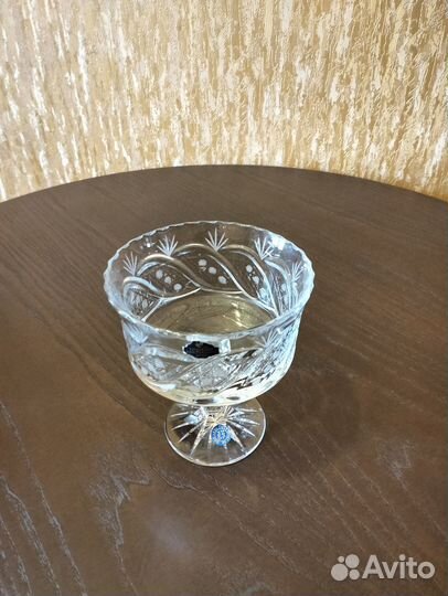 Ваза хрустальная для конфет. Диаметр 13 см. Б/у