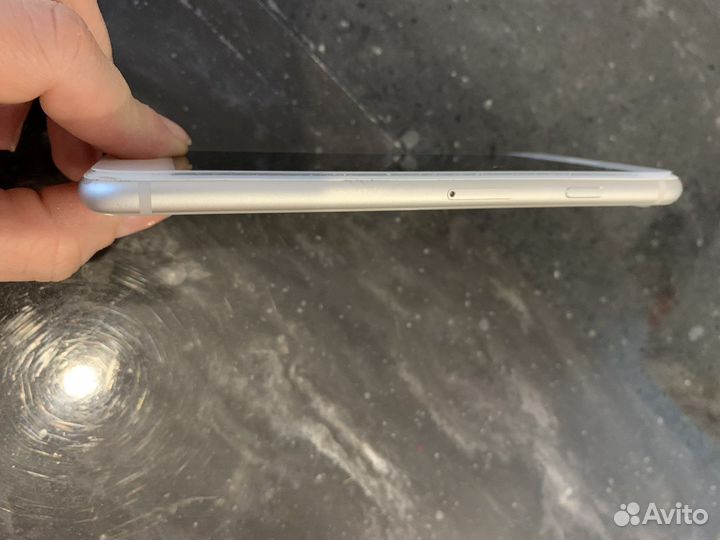 Телефон iPhone 8 64 gb